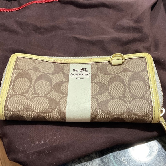 Coach Brown and Cream Tote Bag Set - Picture 4 of 12